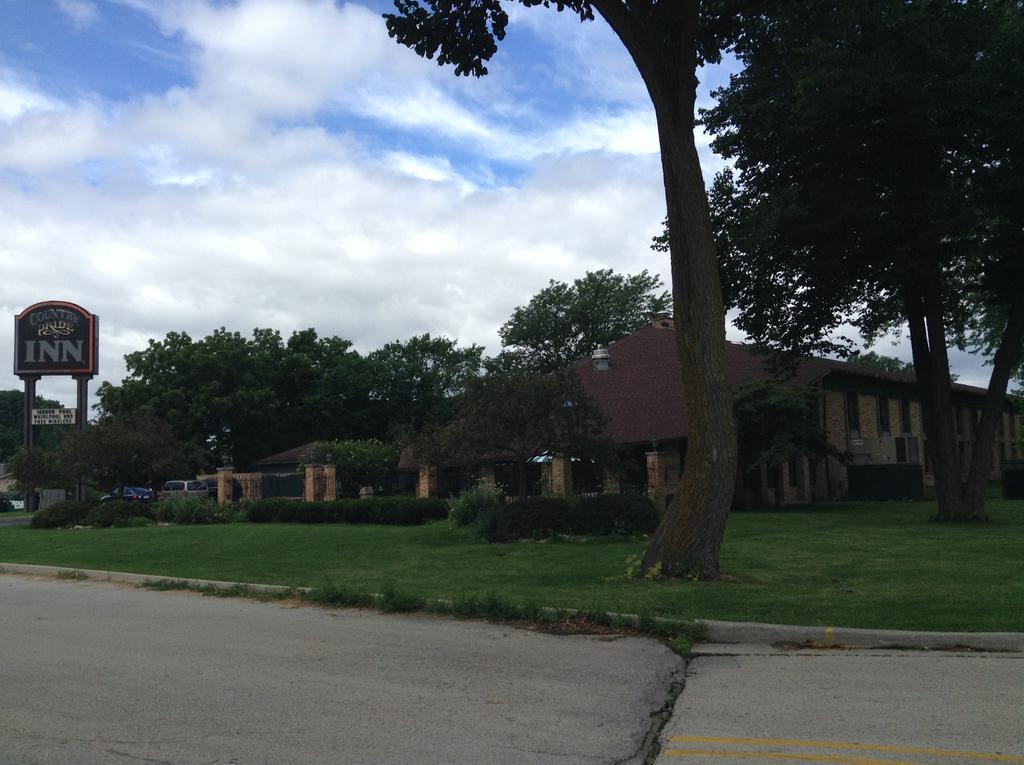 Americinn And Suites By Wyndham Delafield-Waukesha-Milwaukee Buitenkant foto