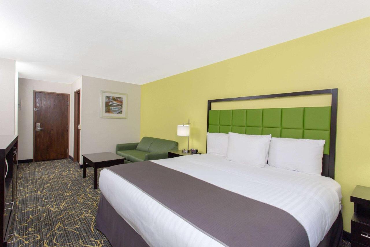 Americinn And Suites By Wyndham Delafield-Waukesha-Milwaukee Buitenkant foto