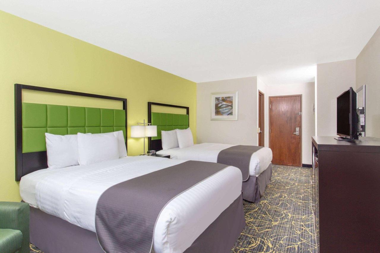 Americinn And Suites By Wyndham Delafield-Waukesha-Milwaukee Buitenkant foto