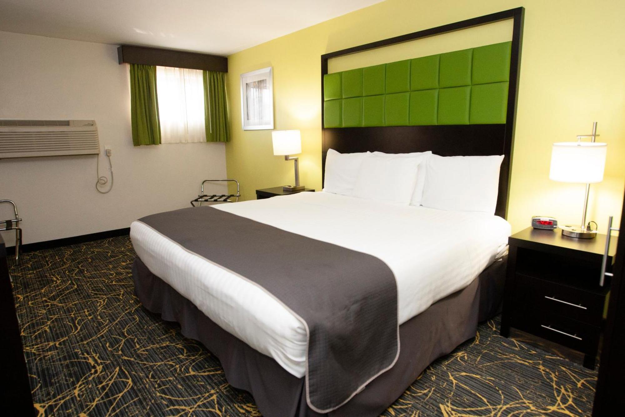 Americinn And Suites By Wyndham Delafield-Waukesha-Milwaukee Buitenkant foto
