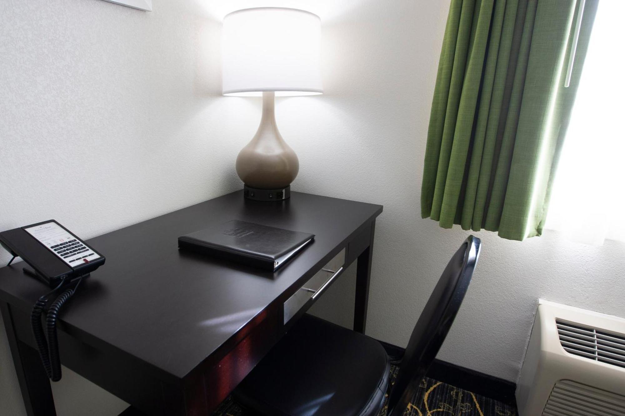 Americinn And Suites By Wyndham Delafield-Waukesha-Milwaukee Kamer foto