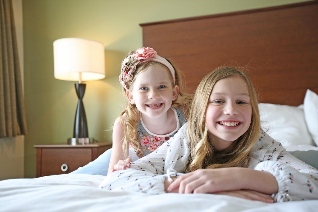 Americinn And Suites By Wyndham Delafield-Waukesha-Milwaukee Buitenkant foto