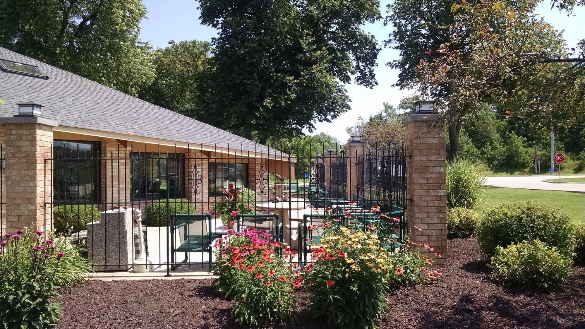 Americinn And Suites By Wyndham Delafield-Waukesha-Milwaukee Buitenkant foto
